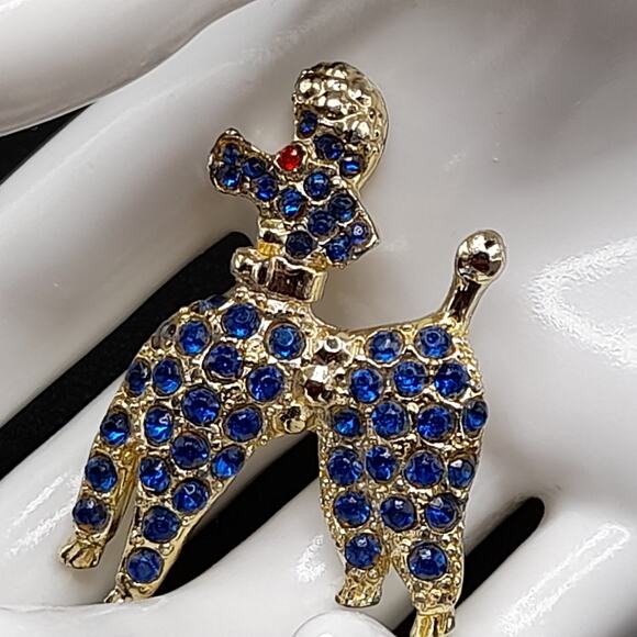 Vintage Poodle Dog Brooch, Blue Rhinestones, Gold Tone, 1950s Vintage Jewelry - Picture 3 of 9